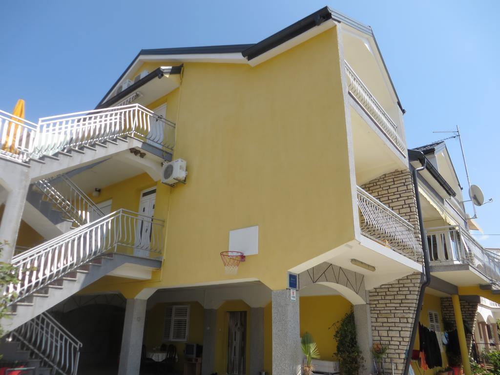 Apartments Tonka Pakostane Exterior photo