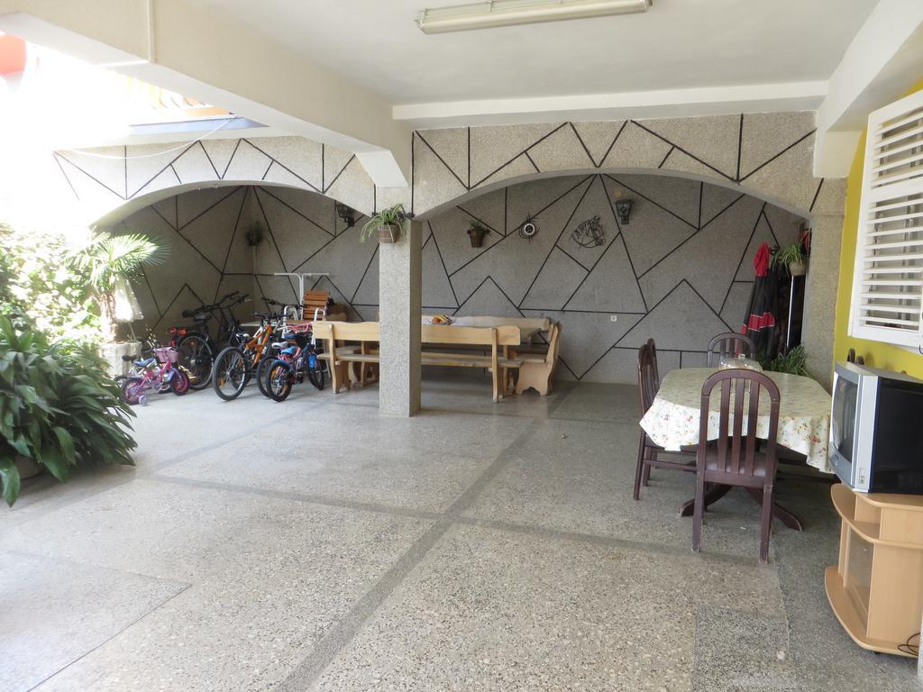 Apartments Tonka Pakostane Exterior photo