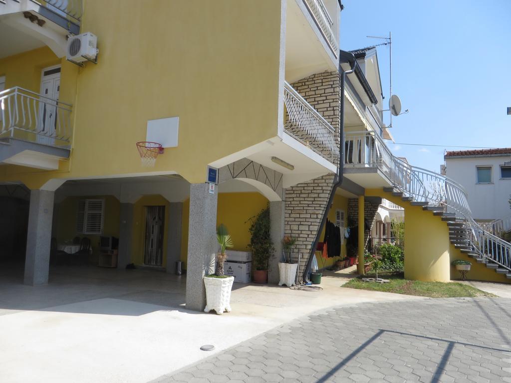 Apartments Tonka Pakostane Exterior photo