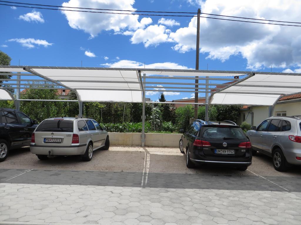 Apartments Tonka Pakostane Exterior photo